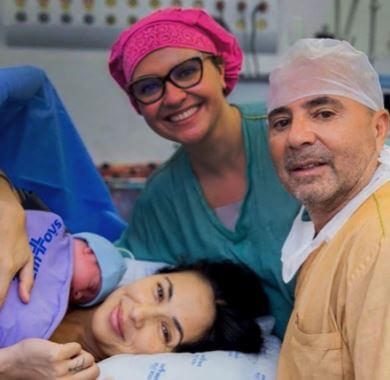 Paula Valenzuela with her boyfriend Jorge Sampaoli and newborn son at the hospital.